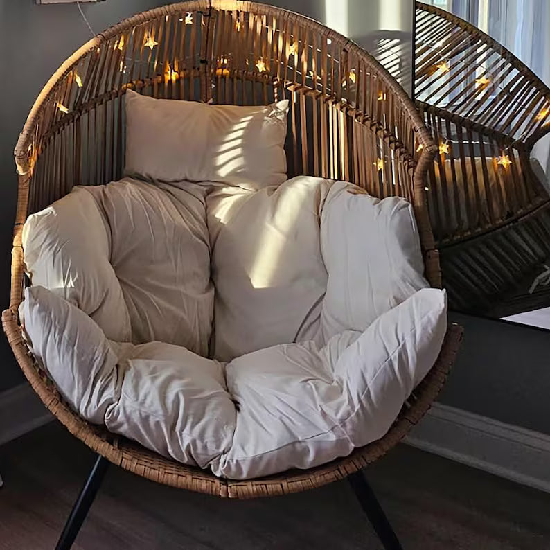 Nadrozmerné prútené kreslo v tvare vajíčka s vankúšom – kreslo do interiéru aj exteriéru, vhodné do spálne, obývačky, na balkón, verandu alebo do záhrady
