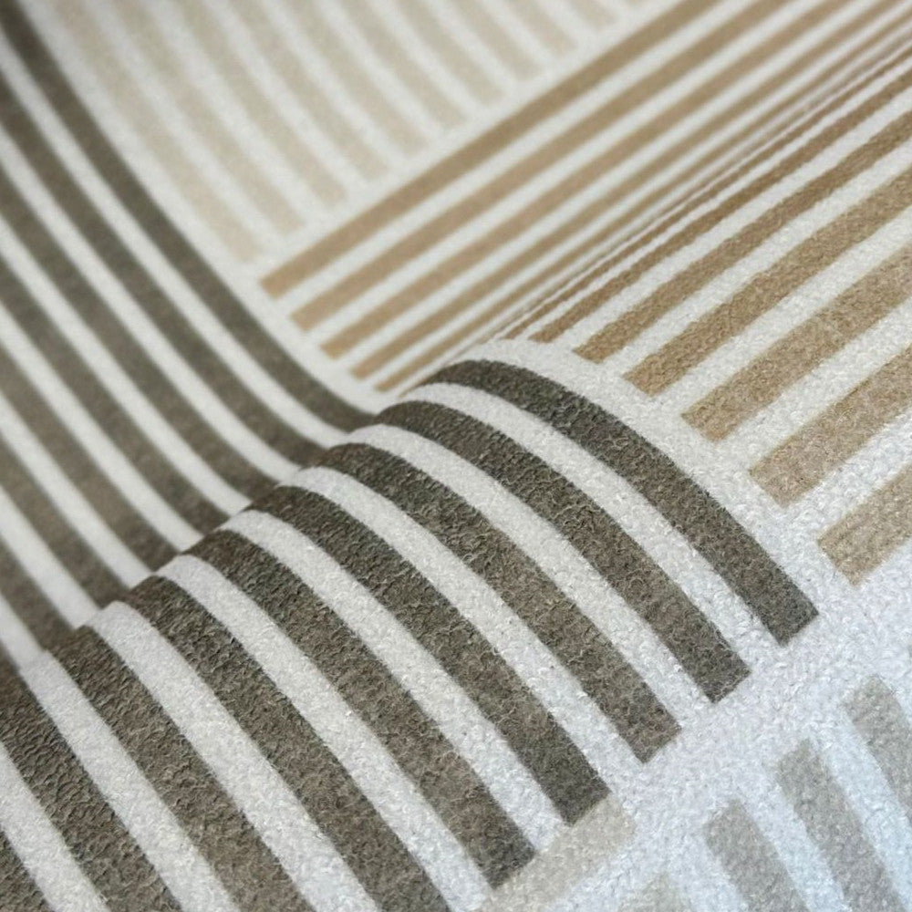 Cremefarbener schlichter Teppich